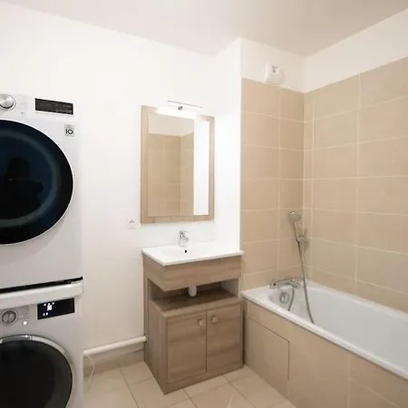 Beautiful 2 Bedroom 40 Min From Paris *